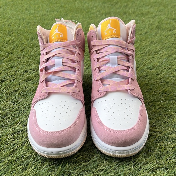 Air Jordan 1 Mid SE - Picture 2 of 6